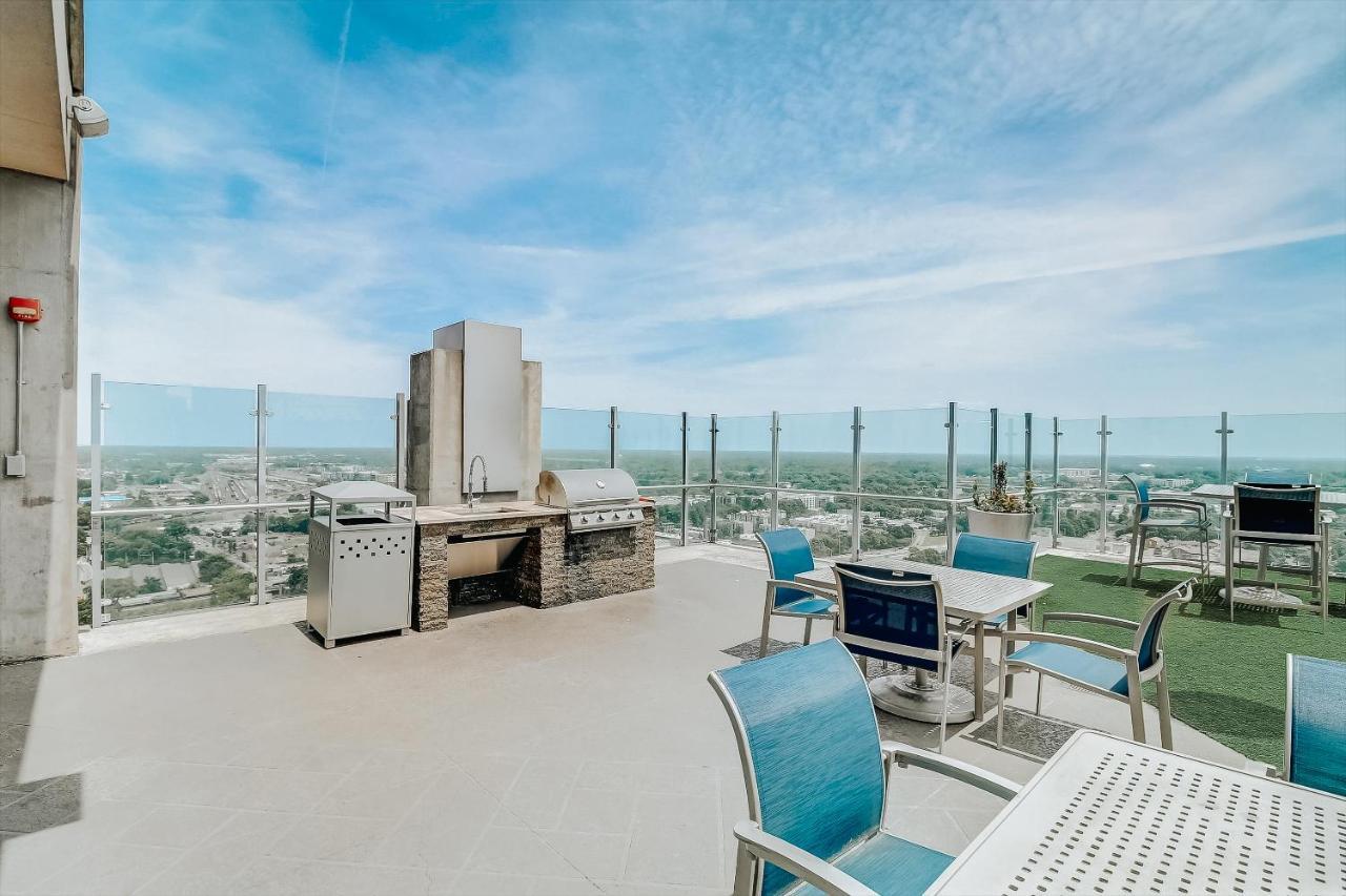 Frontdesk Skyhouse Apts Uptown *
